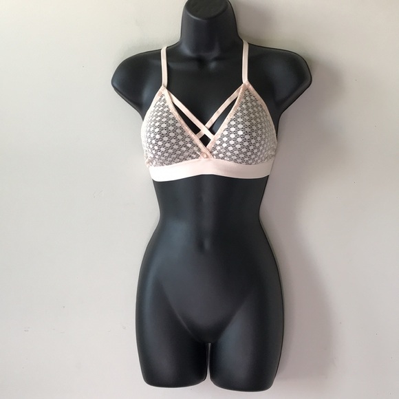 Beautiful Pink Lace Bralette - Picture 3 of 8